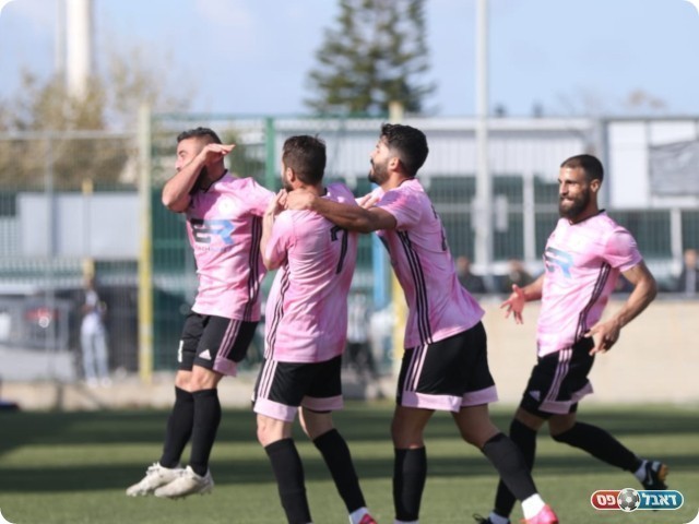 תלויים בעצמם. שחקני ריינה (וואסים מוואסי)